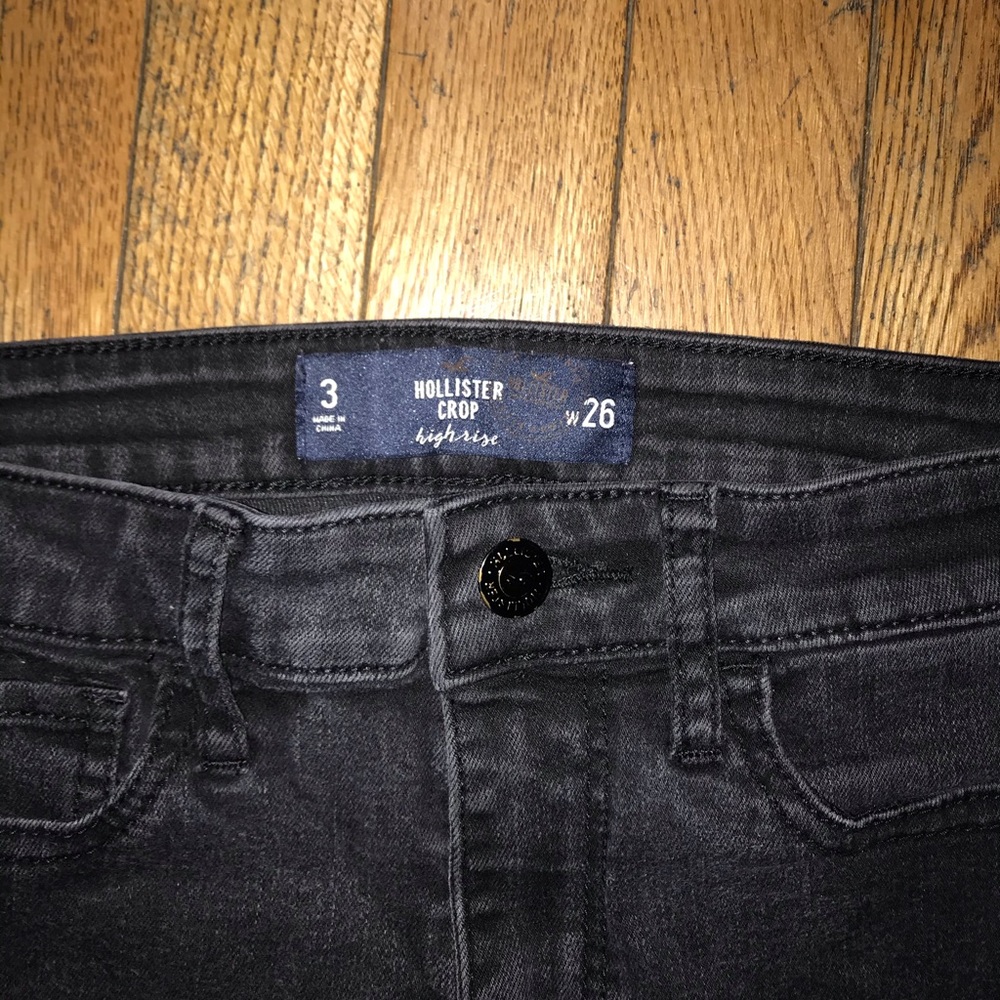 Black high rise crop length Hollister jeans - Picture 3 of 6
